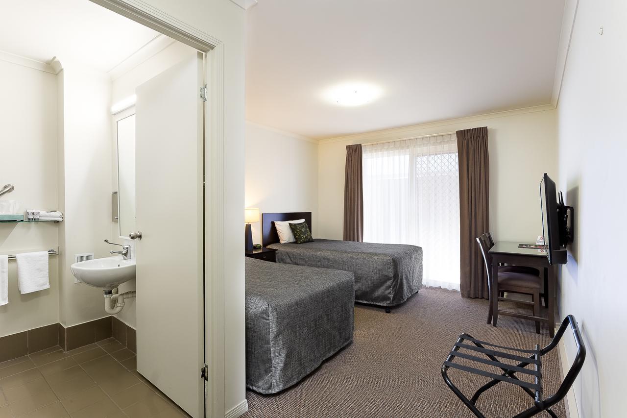 Redcliffe Motor Inn Экстерьер фото
