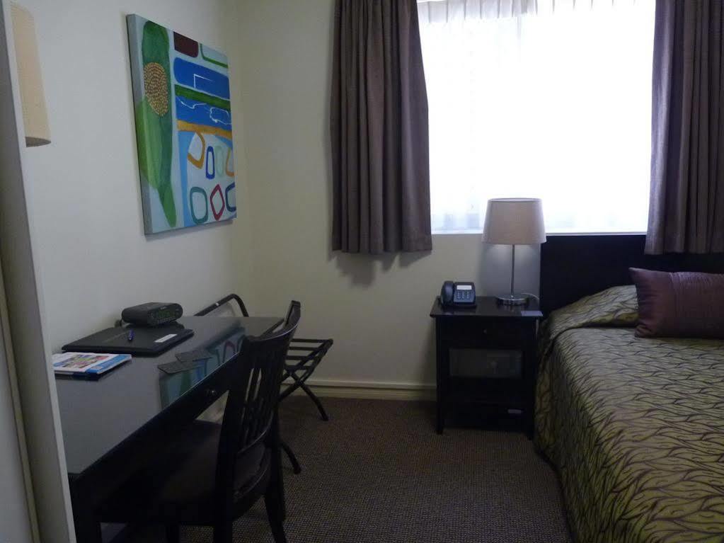 Redcliffe Motor Inn Экстерьер фото
