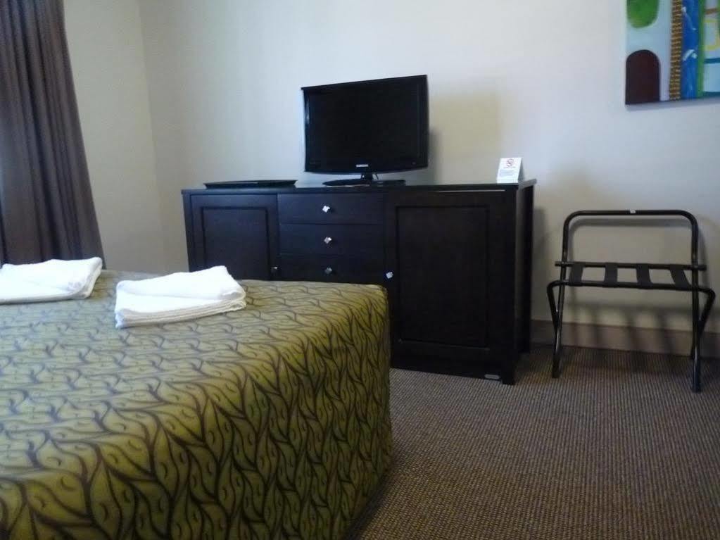 Redcliffe Motor Inn Экстерьер фото