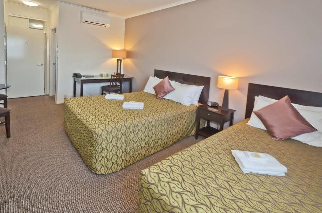 Redcliffe Motor Inn Экстерьер фото