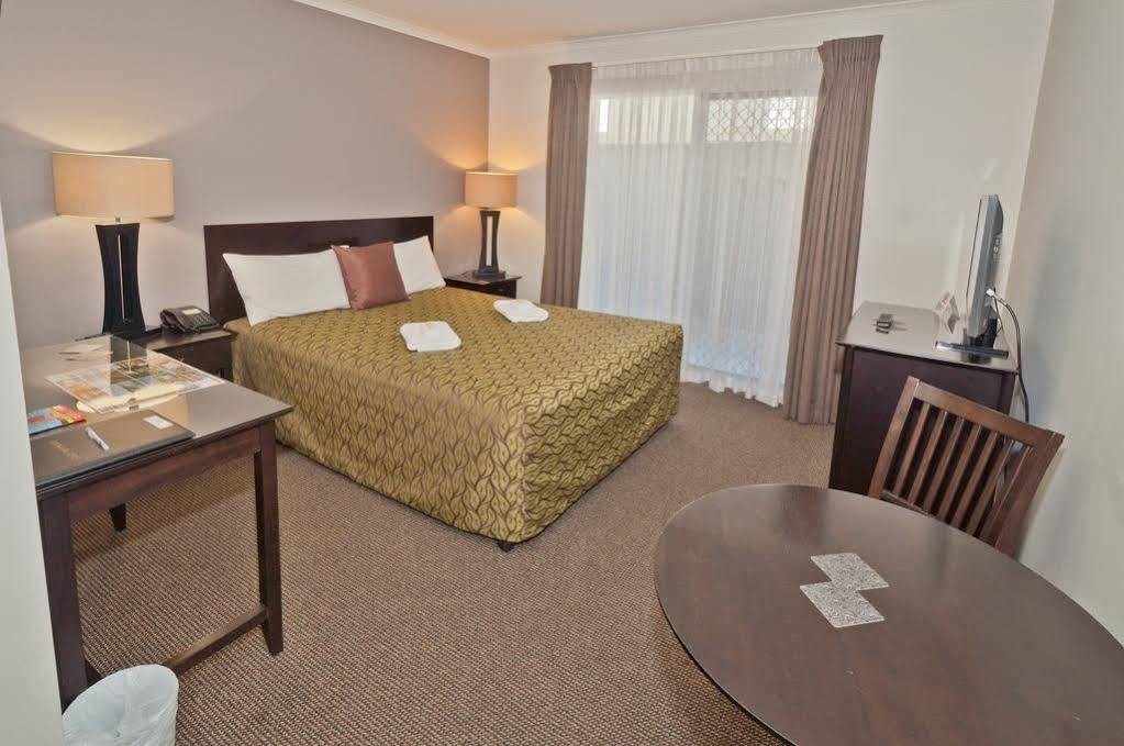 Redcliffe Motor Inn Экстерьер фото